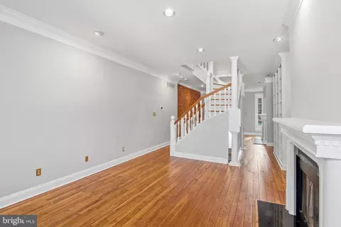 Living - 409 Warren Ave, Baltimore, MD 21230 photo 6 of 8