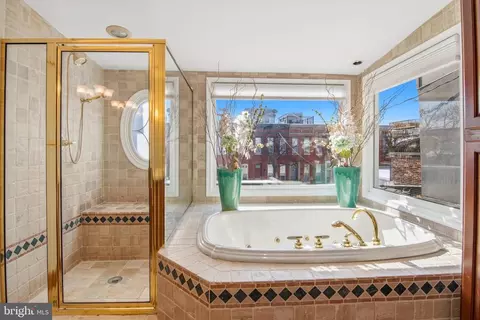 Bath - 409 Warren Ave, Baltimore, MD 21230 photo 2 of 2
