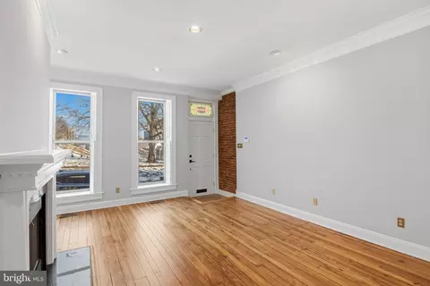 Living - 409 Warren Ave, Baltimore, MD 21230 photo 2 of 8