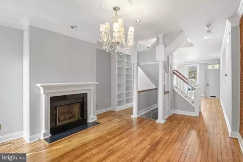 Living - 409 Warren Ave, Baltimore, MD 21230 photo 1 of 8