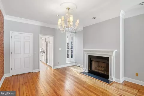 Living - 409 Warren Ave, Baltimore, MD 21230 photo 5 of 8