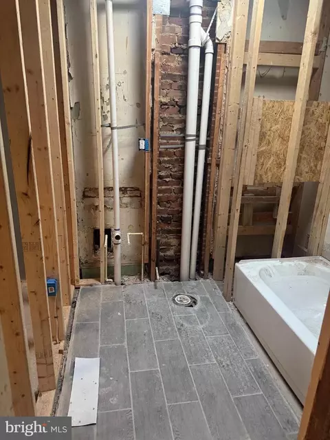 Bath - 2510 E Preston St, Baltimore, MD 21213 photo 2 of 3