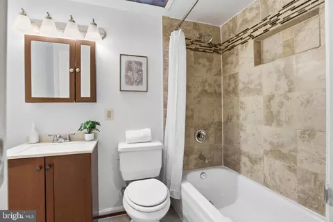 Bath - 2736 Fox St, Baltimore, MD 21211 photo 2 of 2