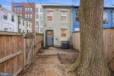 Exterior - 2736 Fox St, Baltimore, MD 21211 photo 4 of 4