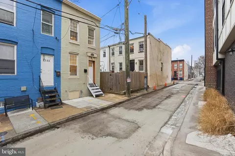 Exterior - 2736 Fox St, Baltimore, MD 21211 photo 3 of 4
