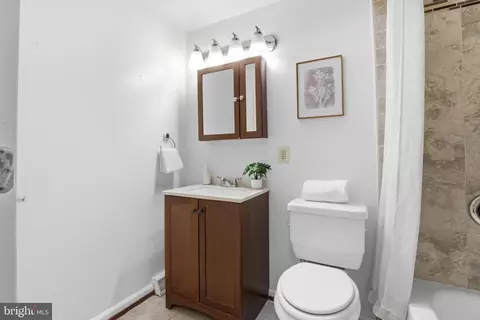 Bath - 2736 Fox St, Baltimore, MD 21211 photo 1 of 2