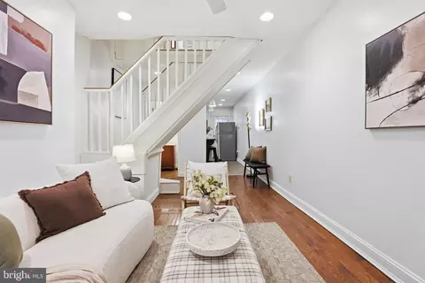 Entry Way - 2736 Fox St, Baltimore, MD 21211 photo 2 of 8