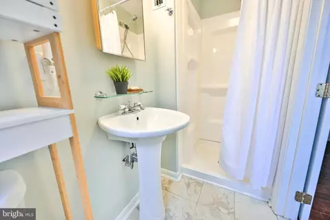Bath - 1601 Marshall St, Baltimore, MD 21230 photo 1 of 3