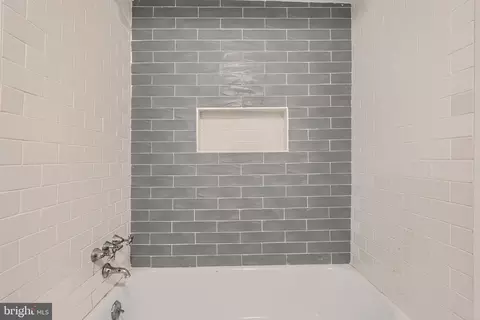 Bath - 4312 Parkside Dr, Baltimore, MD 21206 photo 5 of 5
