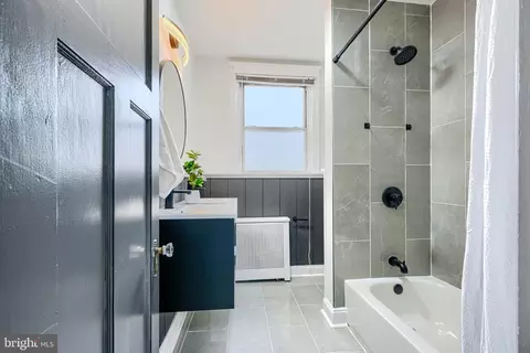 Bath - 4312 Parkside Dr, Baltimore, MD 21206 photo 3 of 5