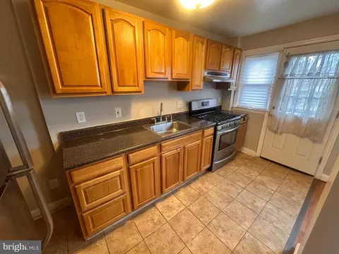 Kitchen - 748 Bethnal Rd, Baltimore, MD 21229 photo 2 of 2