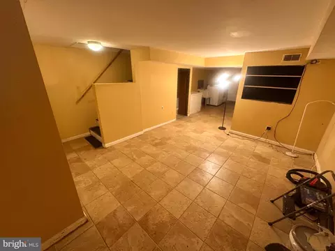Living - 748 Bethnal Rd, Baltimore, MD 21229 photo 6 of 6