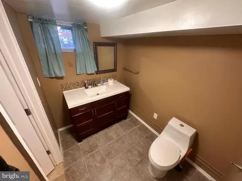 Bath - 748 Bethnal Rd, Baltimore, MD 21229 photo 4 of 5