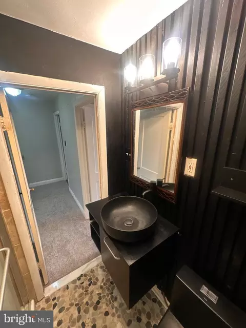 Bath - 748 Bethnal Rd, Baltimore, MD 21229 photo 3 of 5