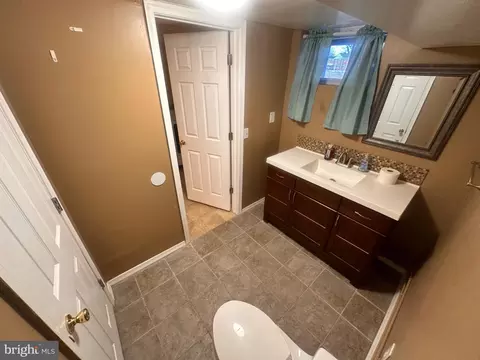 Bath - 748 Bethnal Rd, Baltimore, MD 21229 photo 5 of 5