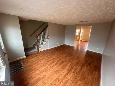 Living - 748 Bethnal Rd, Baltimore, MD 21229 photo 1 of 6