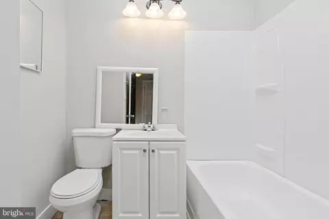 Bath - 3003 Clifton Ave, Baltimore, MD 21216 photo 2 of 3