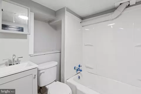 Bath - 3003 Clifton Ave, Baltimore, MD 21216 photo 3 of 3