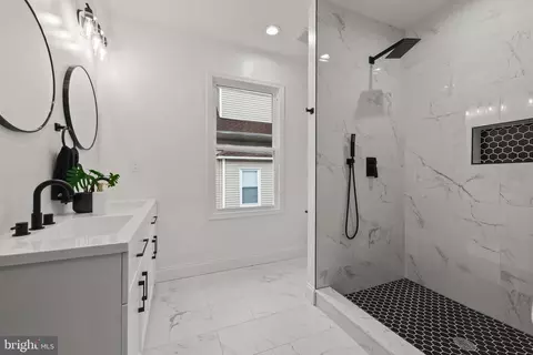 Bath - 3514 Fairview Ave, Baltimore, MD 21216 photo 3 of 6