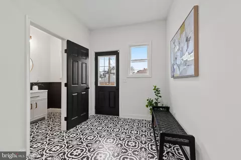 Entry Way - 3514 Fairview Ave, Baltimore, MD 21216 photo 3 of 5