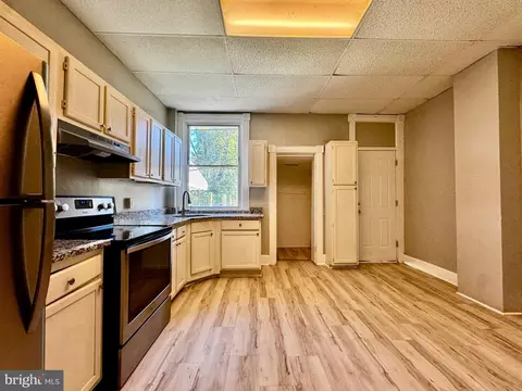 Kitchen - 3003 Chelsea Ter, Baltimore, MD 21216 photo 2 of 4