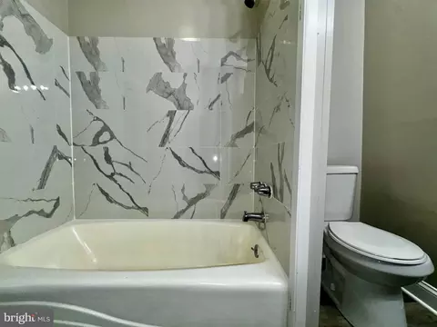 Bath - 3003 Chelsea Ter, Baltimore, MD 21216 photo 4 of 5