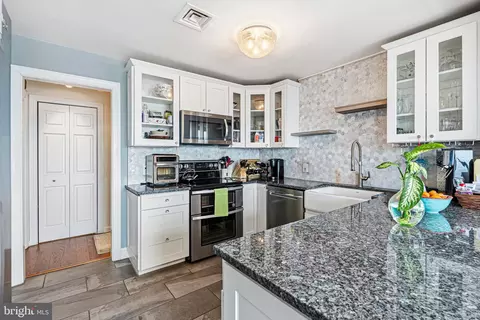 Kitchen - 10 E Lee St #1204, Baltimore, MD 21202 photo 2 of 3