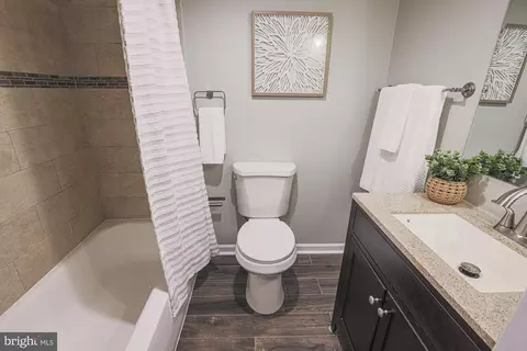 Bath - 1322 Limit Ave, Baltimore, MD 21239 photo 3 of 3