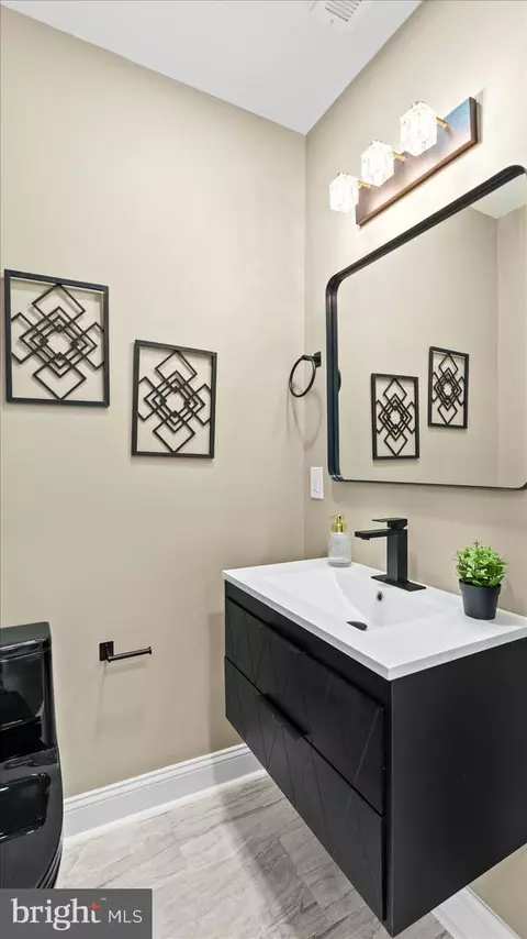 Bath - 3400 Cotwood Pl, Baltimore, MD 21215 photo 1 of 6