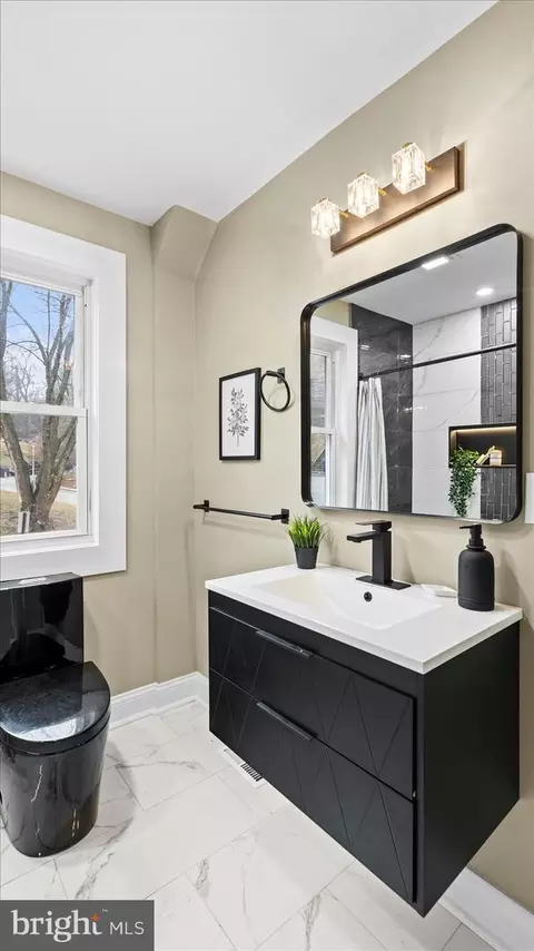 Bath - 3400 Cotwood Pl, Baltimore, MD 21215 photo 3 of 6