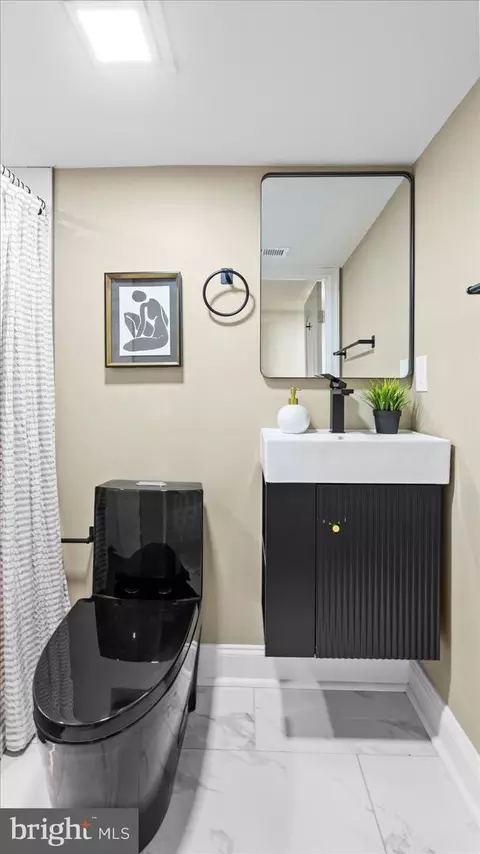 Bath - 3400 Cotwood Pl, Baltimore, MD 21215 photo 5 of 6