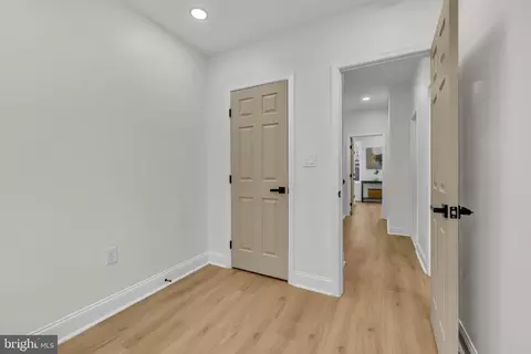 Entry Way - 2632 Garrett Ave, Baltimore, MD 21218 photo 8 of 10