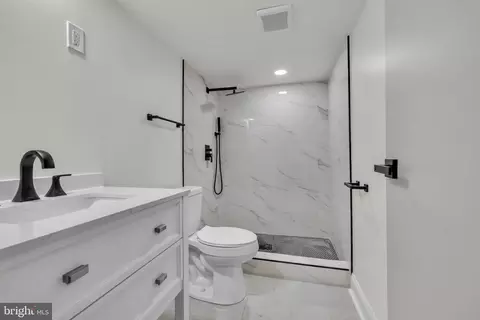 Bath - 2632 Garrett Ave, Baltimore, MD 21218 photo 3 of 3