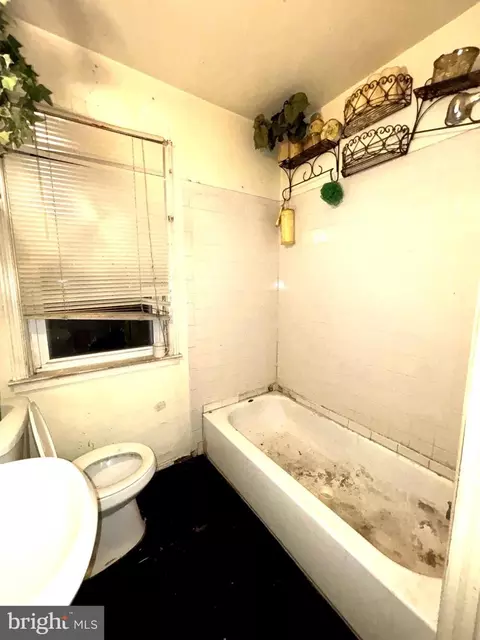 Bath - 400 Imla St, Baltimore, MD 21224 photo 2 of 3