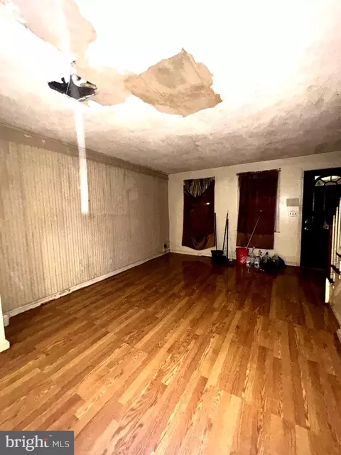 Living - 400 Imla St, Baltimore, MD 21224 photo 4 of 4