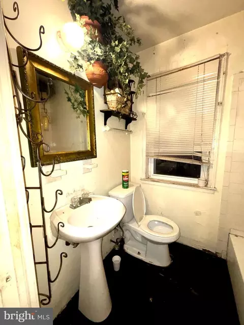 Bath - 400 Imla St, Baltimore, MD 21224 photo 1 of 3