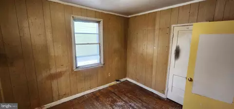 Entry Way - 2918 Forest Glen Rd, Baltimore, MD 21216 photo 9 of 15
