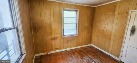 Entry Way - 2918 Forest Glen Rd, Baltimore, MD 21216 photo 8 of 15