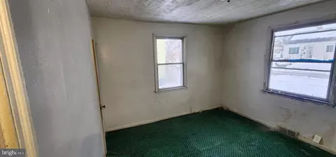 Entry Way - 2918 Forest Glen Rd, Baltimore, MD 21216 photo 10 of 15