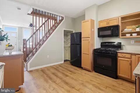 Entry Way - 608 E Fort Ave, Baltimore, MD 21230 photo 3 of 5