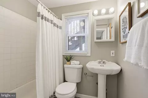 Bath - 608 E Fort Ave, Baltimore, MD 21230 photo 1 of 2