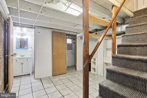 Entry Way - 608 E Fort Ave, Baltimore, MD 21230 photo 4 of 5