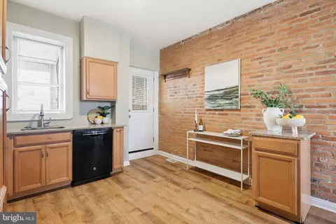Entry Way - 608 E Fort Ave, Baltimore, MD 21230 photo 1 of 5
