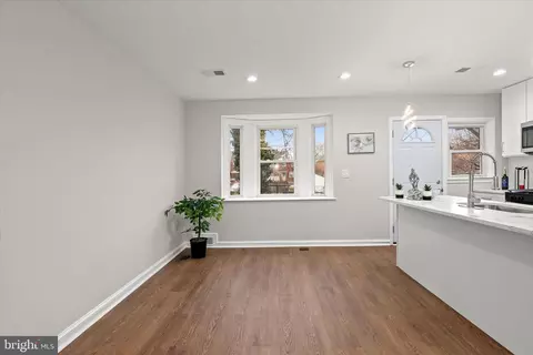 Entry Way - 1241 E Belvedere Ave, Baltimore, MD 21239 photo 3 of 4