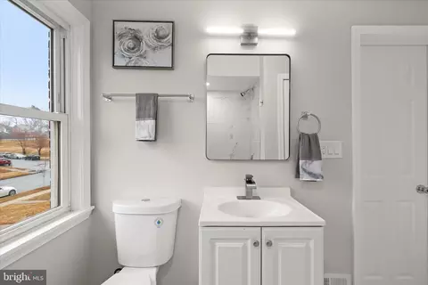 Bath - 1241 E Belvedere Ave, Baltimore, MD 21239 photo 2 of 3