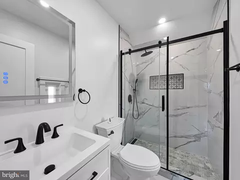 Bath - 4902 Walther Ave, Baltimore, MD 21214 photo 2 of 5