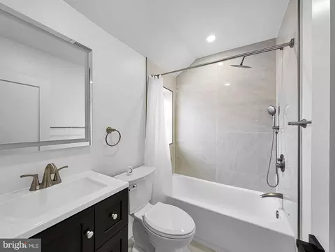 Bath - 4902 Walther Ave, Baltimore, MD 21214 photo 3 of 5
