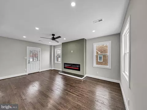 Living - 4902 Walther Ave, Baltimore, MD 21214 photo 3 of 4
