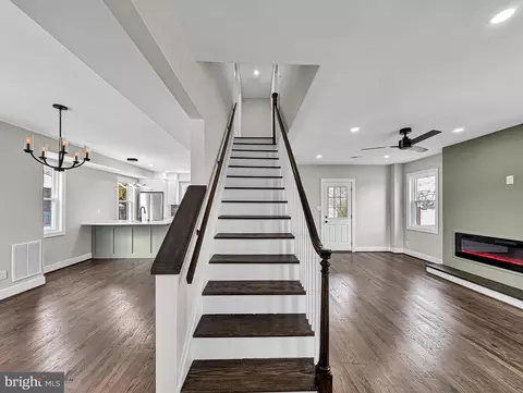 Entry Way - 4902 Walther Ave, Baltimore, MD 21214 photo 2 of 6