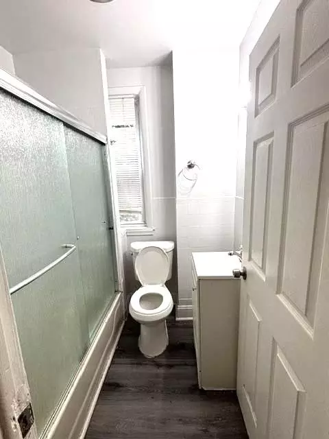 Bath - 1908 Walbrook Ave, Baltimore, MD 21217 photo 1 of 2